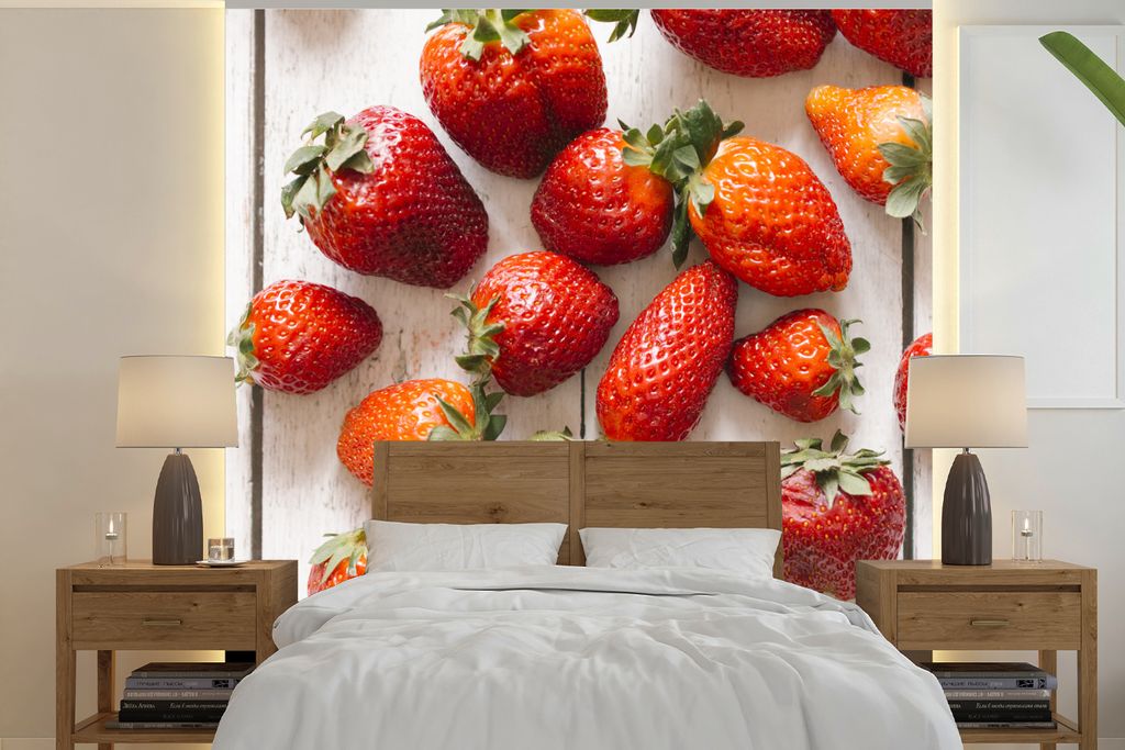 MuchoWow Fototapete für Wohnzimmer oder Schlafzimmer Wandtapete Vinyl Motivtapete Erdbeere - Obst - Tisch - 350x350 cm - Schlafzimmertapete