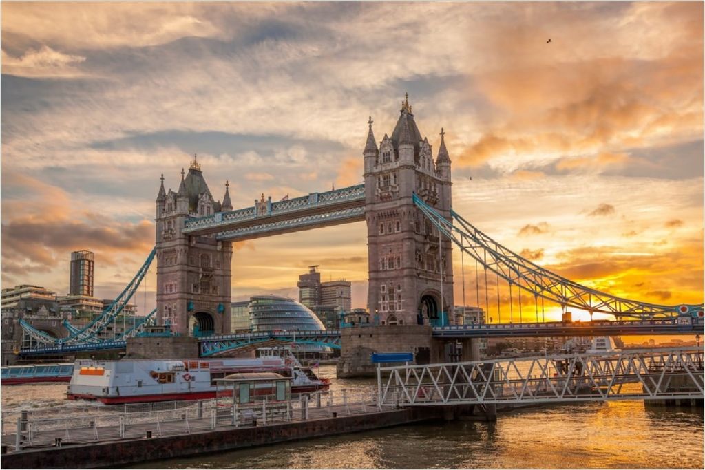 Wallario Poster - Tower Bridge - London bei Sonnenuntergang, Kunstdruck Größe: 61 x 91,50 cm