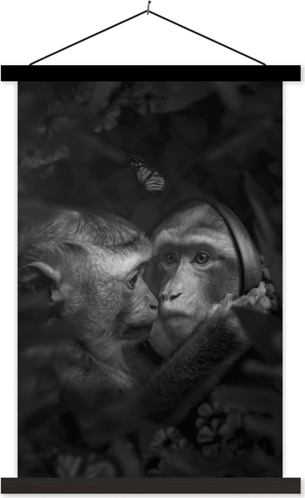 MuchoWow Textilposter Affe mit Spiegel im Dschungel - schwarz und weiß 60x90 cm mit schwarzem Rahmen - Poster Wohnzimmer