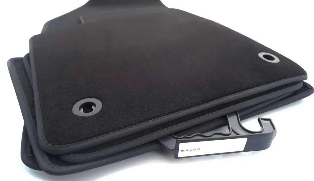 Tappetini MG 4 EV 2022+ in Velour Nero - Set 4 Pezzi Qualità Originale
