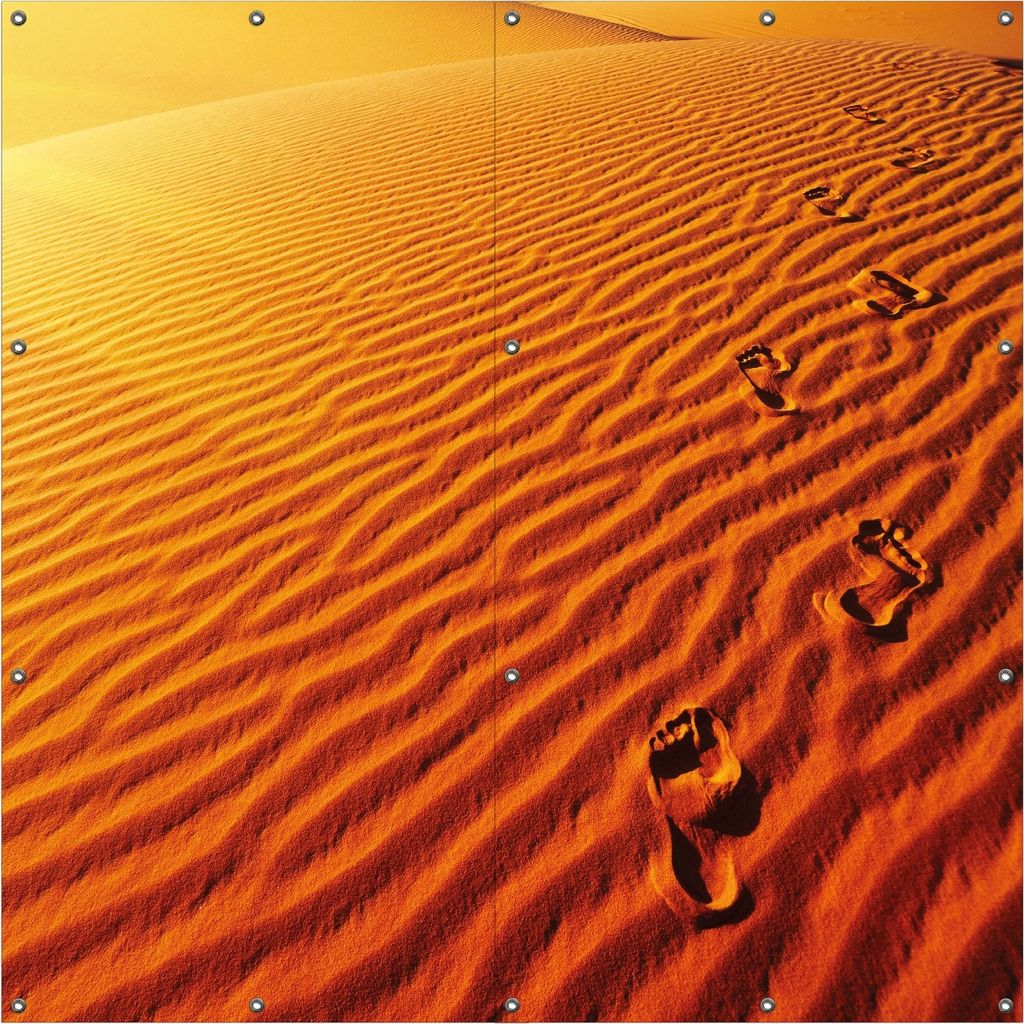 Wallario Outdoor-Poster für Garten oder Balkon, Motiv Fußspuren im Sand - Sanddüne in der Wüste, in ca. 180 x 180 cm