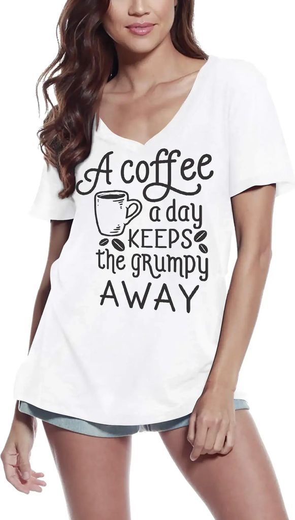 Damen Grafik T-Shirt V-Ausschnitt Ein Kaffee am Tag hält den Miesepeter fern – A Coffee A Day Keeps The Grumpy Away – Öko-Verantwortlich Vintage