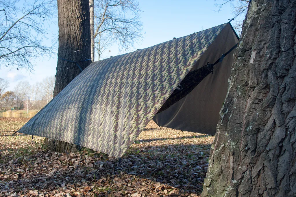 Tarp Anti-Chaleur 3x3m - Ne craignez plus le soleil ni la pluie en forêt