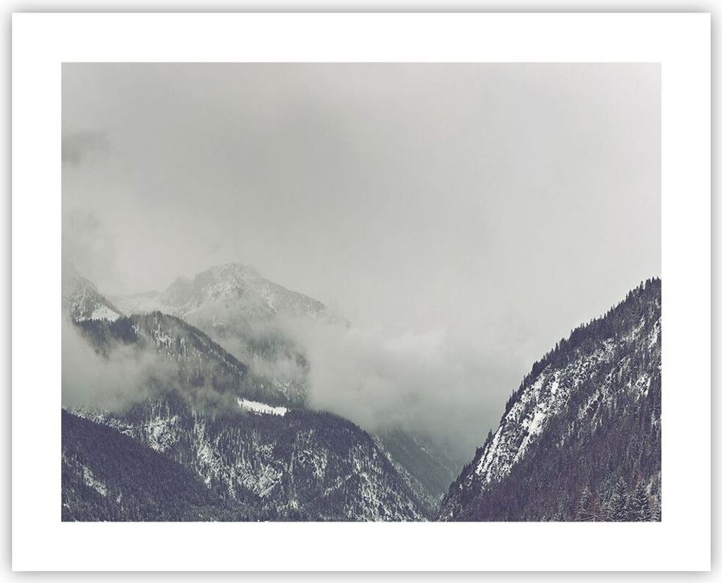 Poster - Poster ohne Rahmen - Berge Wald Nebel - 50x40 cm - Wand Bild - Wanddeko - Wandbilder - Kunstposter - Wandposter - Bilder - Kunstdruck - Wa...