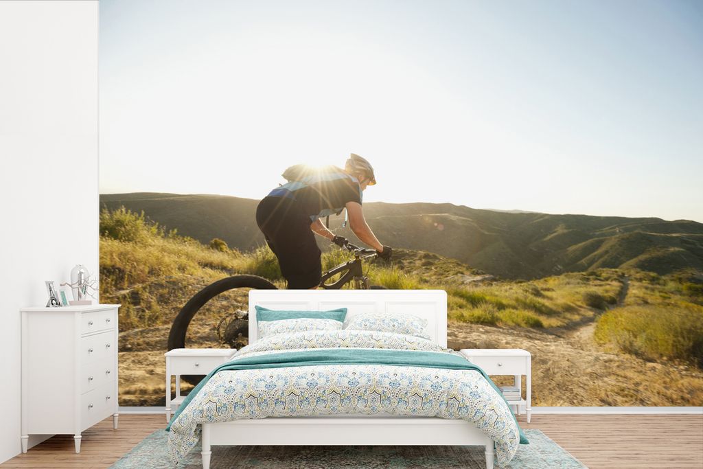 MuchoWow Fototapete für Wohnzimmer oder Schlafzimmer Wandtapete Vinyl Motivtapete Auf dem Feldweg mit dem Mountainbike - 330x220 cm - Fototapeten
