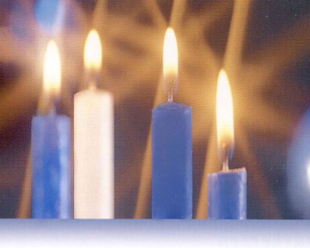 2x Stumpenkerze Ø 60 x 120 mm 30 Stunden Brenndauer champagner