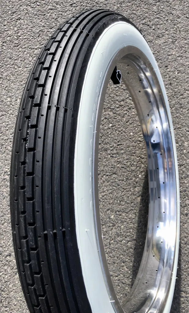 Pneu Fat Bike 24 Pouces Thick Brick à Flanc Blanc pour Vélo Custom
