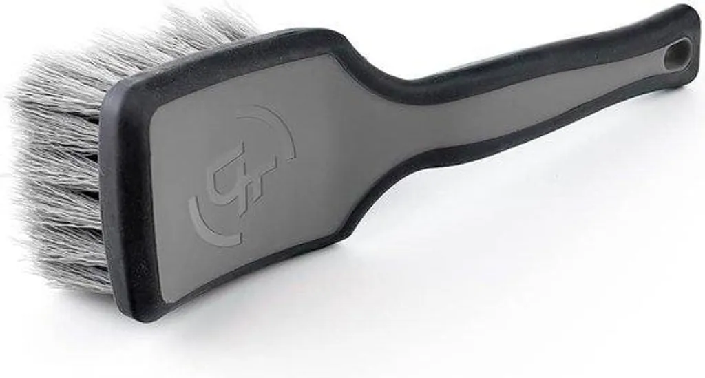 Brosse de lavage pneus à poils synthétiques et poignée confort grise