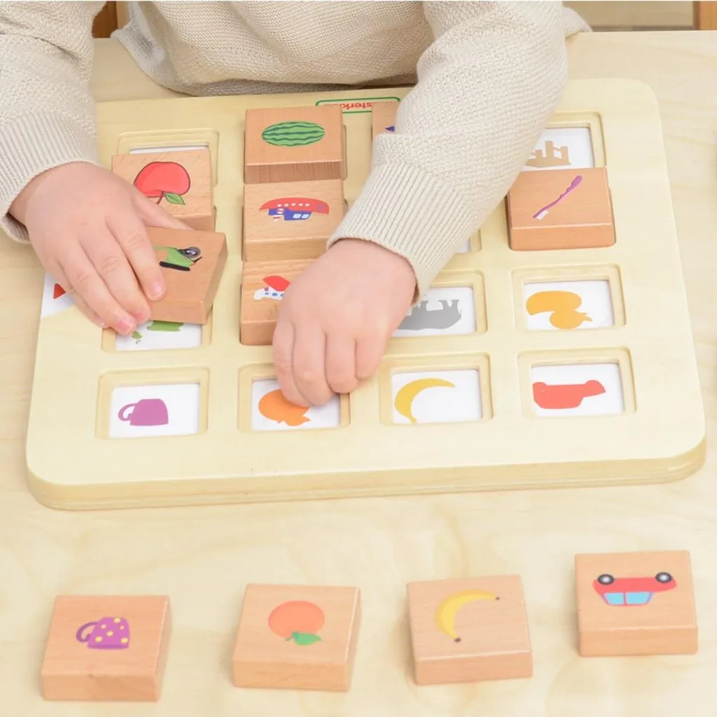 Jeu Montessori en bois Masterkidz avec formes et textures variées