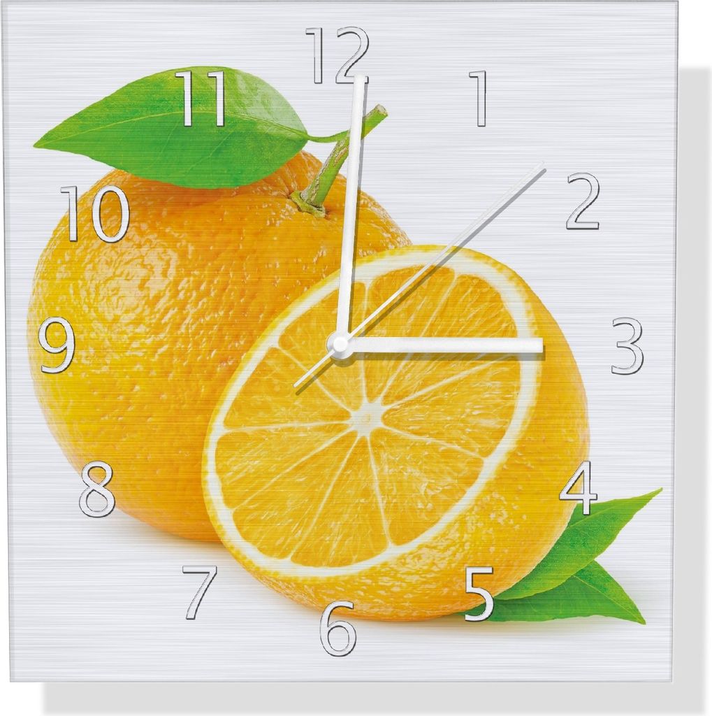 Wallario Design Wanduhr Saftige Orangen vor weißem Hintergrund aus Aluverbund, Größe 30 x 30 cm