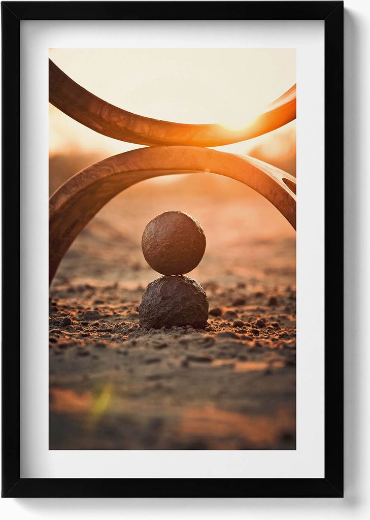 Zwei Steinkugeln auf dem ZEN-Strand– Wandbild mit Rahmen – Gerahmtes Bild – Wanddekoration – 40x60 cm – Schwarz