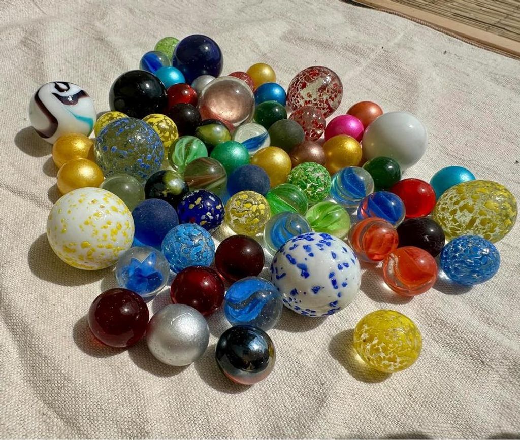 60 Glasmurmeln Set – 10×25 mm & 50×16 mm – Bunter Mix – Produktbild 