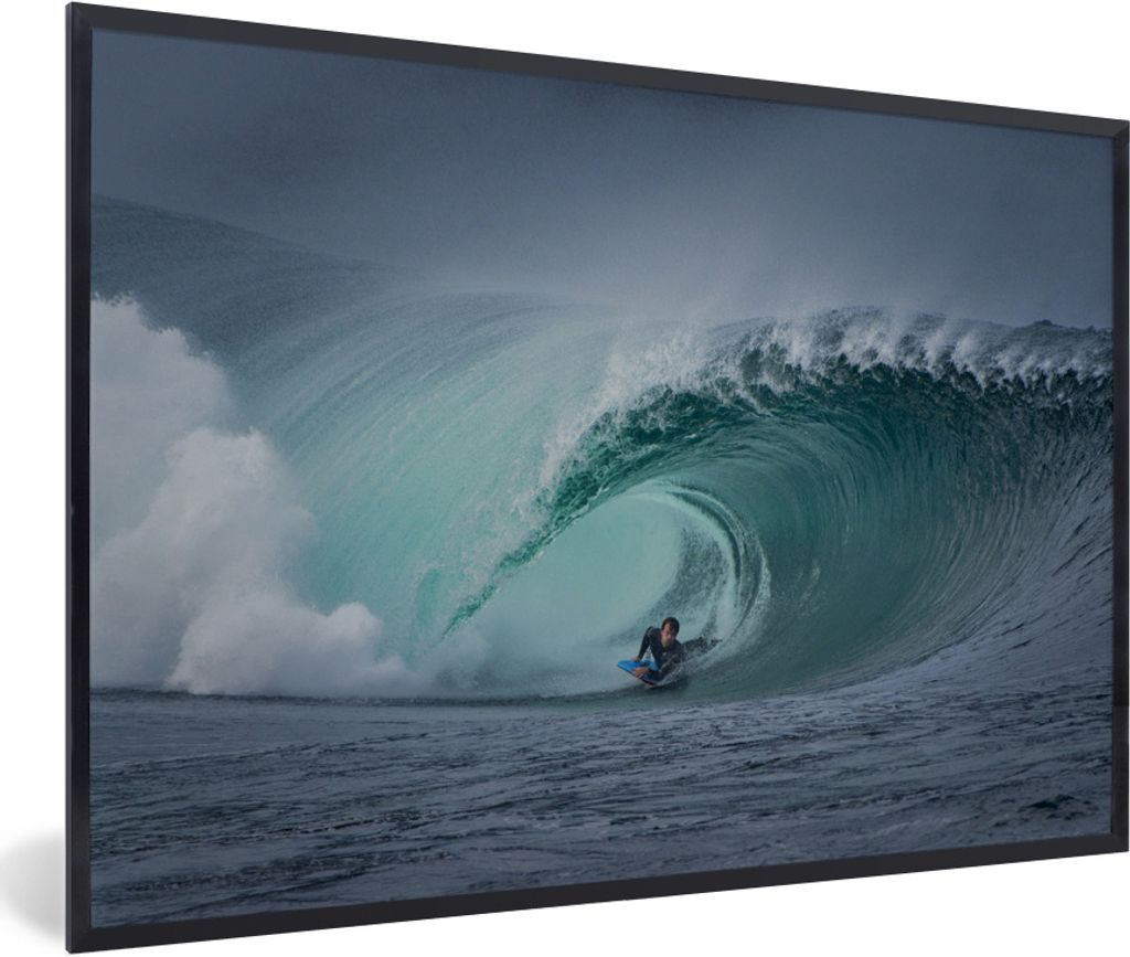 MuchoWow Gerahmtes Poster Surfer in großer Welle 90x60 cm - Poster mit Schwarzem Bilderrahmen Wandposter Rahmen Foto Bilder - Fotorahmen - Foto-...