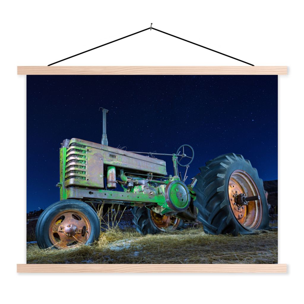 MuchoWow Textilposter Traktor - Grün - Sternenhimmel - Bauernhof - Nacht 60x45 cm mit holzfarbenen Rahmen - Bild