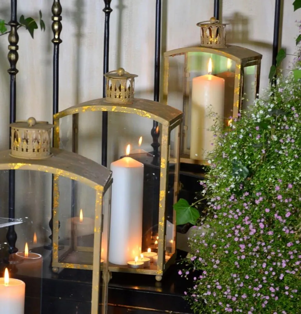 Lanterne dorée romantique pour ambiance cosy et mariage style Provence