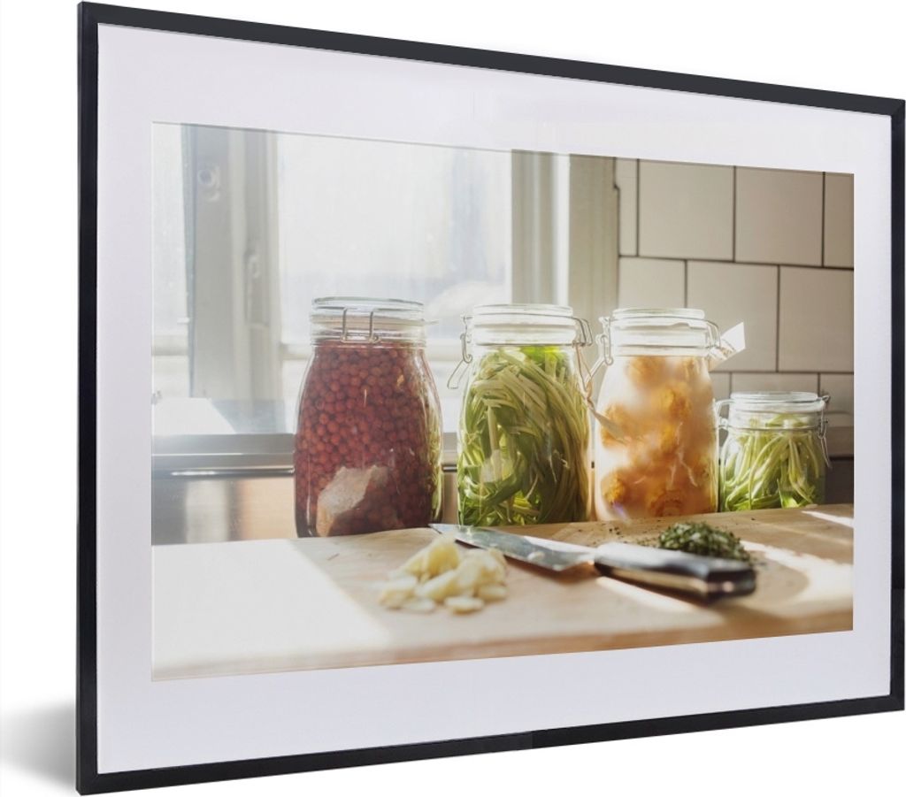 MuchoWow MuchoWow Gerahmtes Poster Küche mit Gemüse in einem Weckglas 40x30 cm - Poster mit zchwarzem Bilderrahmen - Bilderrahmen - Poster im...