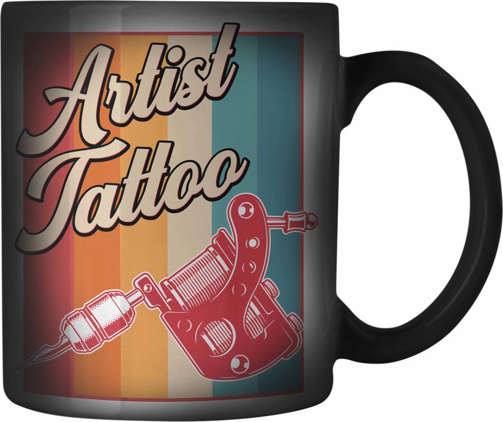 Trendation - Artist Tattoos Farbwechsel Zauber-Tasse Geschenk Tattoowiererin Tattoowierer Geschenkidee Spruch Männer Frauen (Schwarz)