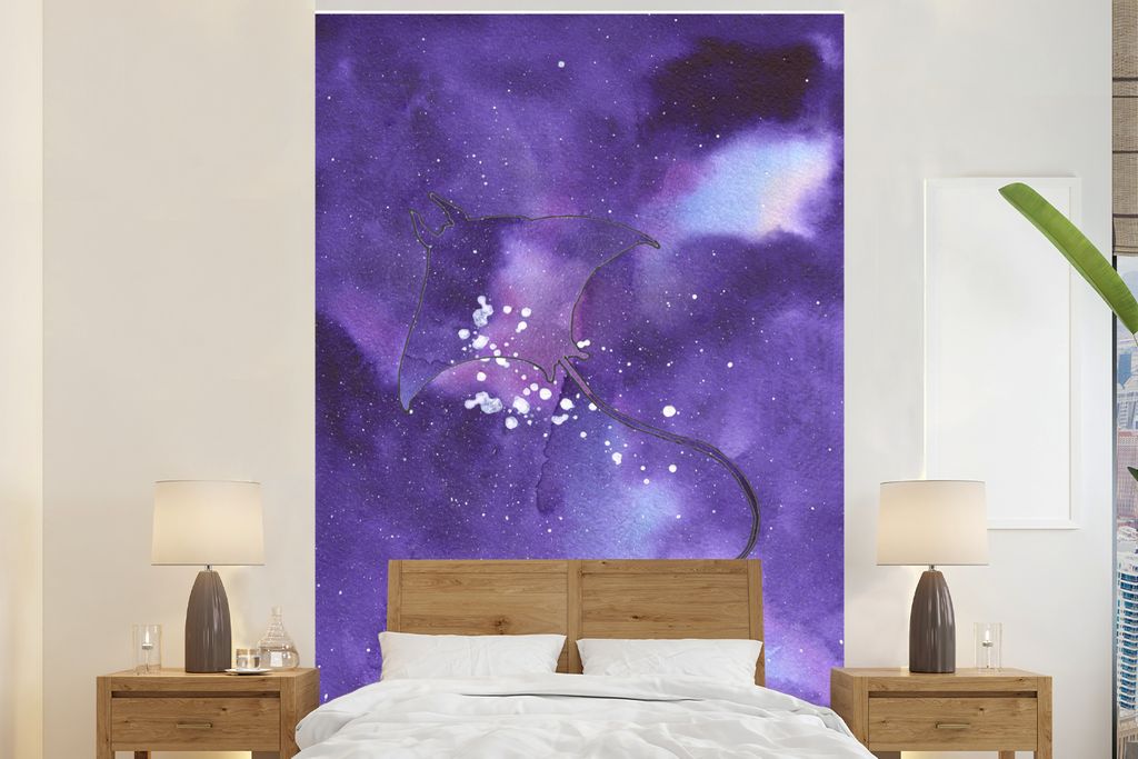 MuchoWow Fototapete für Wohnzimmer oder Schlafzimmer Wandtapete Vinyl Motivtapete Manta - Weltraum - Lila - 160x240 cm - Vinyltapete