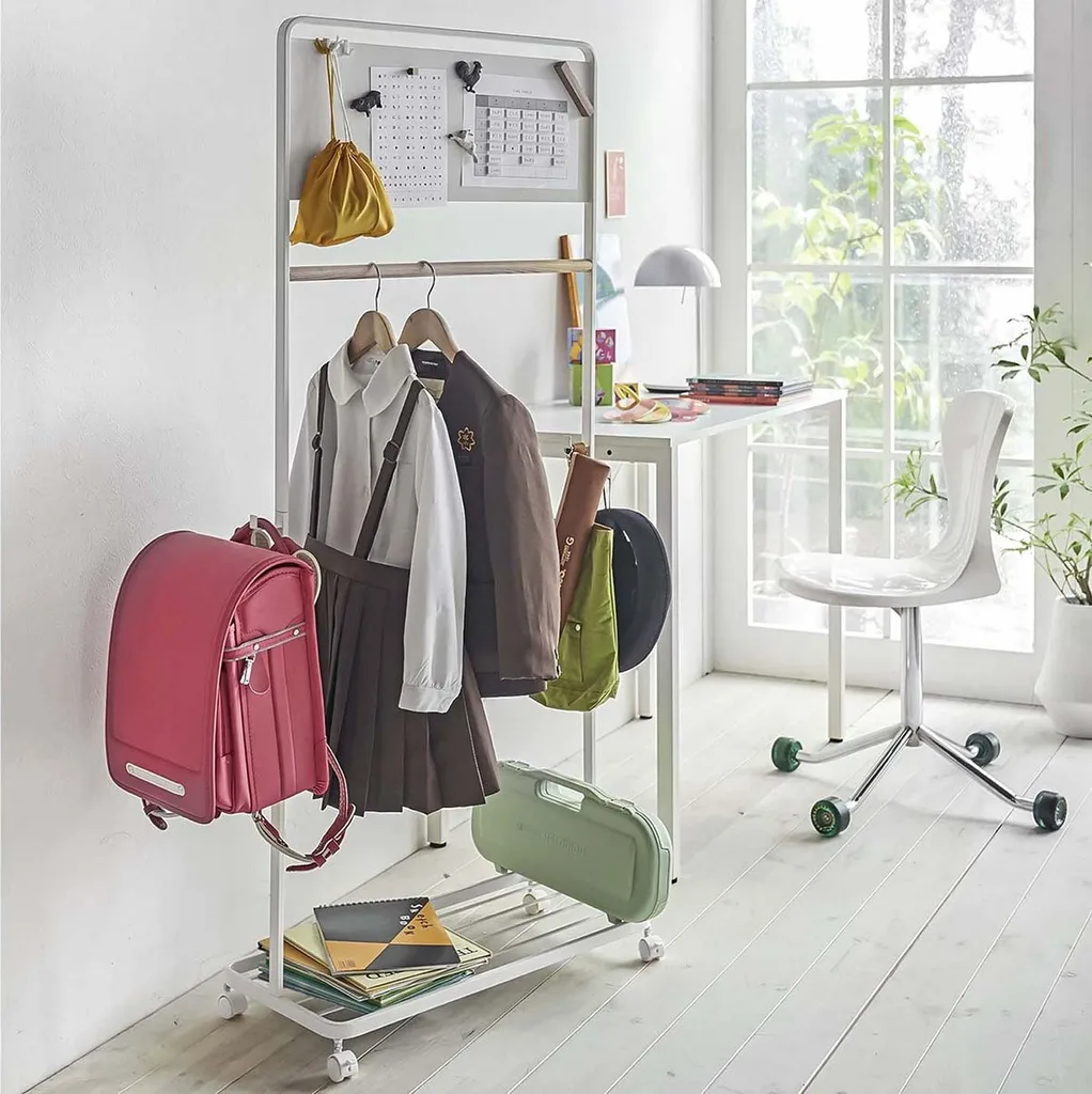 Porte-manteau roulettes enfant Yamazaki Home blanc 135cm en métal
