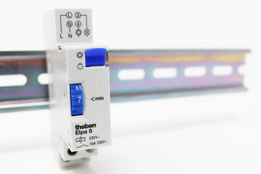 Minuterie escalier Theben électromécanique rail DIN pour éclairage