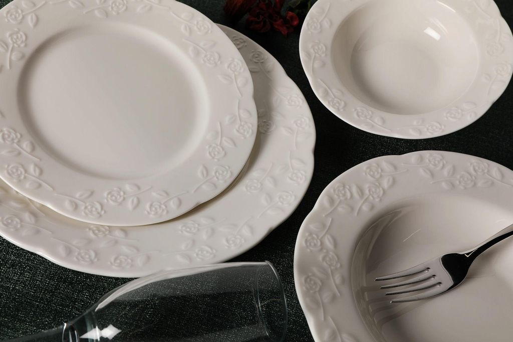 Hermia Concept, Hochwertiges 24-teiliges Dinner Set aus 100% Porzellan, Cremefarben | 6 Servierplatten (25x25x2 cm), 6 Teller (22x22x4 cm), 6 Schal...