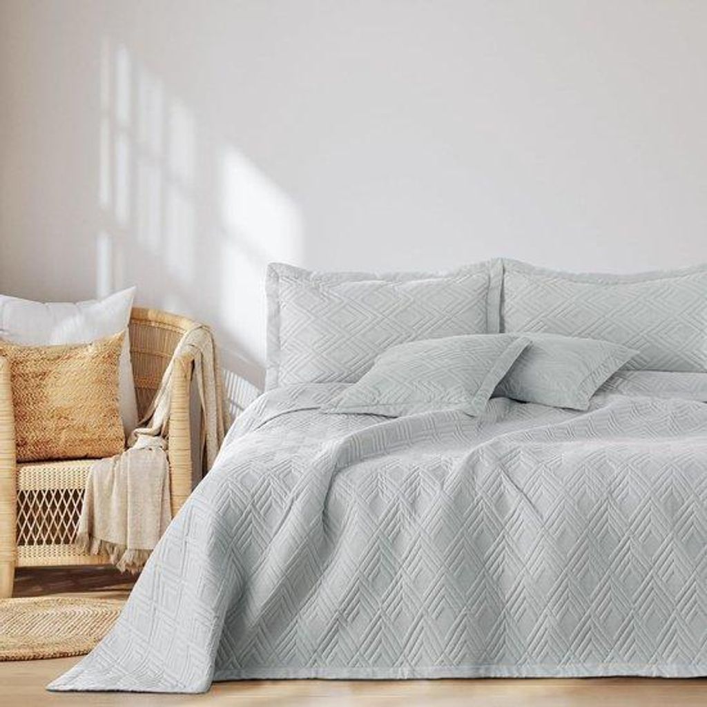 Famanu Sprei 240x260 cm Silber, doppelseitig mit Ultraschallsteppung