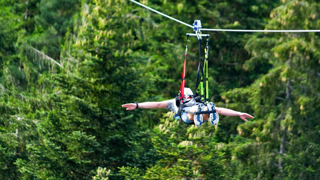 Jochen Schweizer Flying Fox Schwarzwald für 2 Schömberg; Erlebnis verschenken oder selbst erleben; Gutschein gültig für 2 Personen