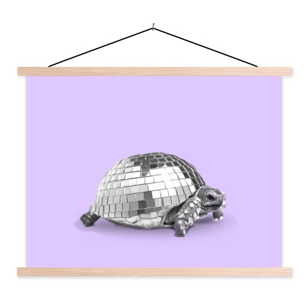 MuchoWow Textilposter Schildkröte - Discokugel - Disco - Tier - Lila 40x30 cm mit holzfarbenen Rahmen - Bilder
