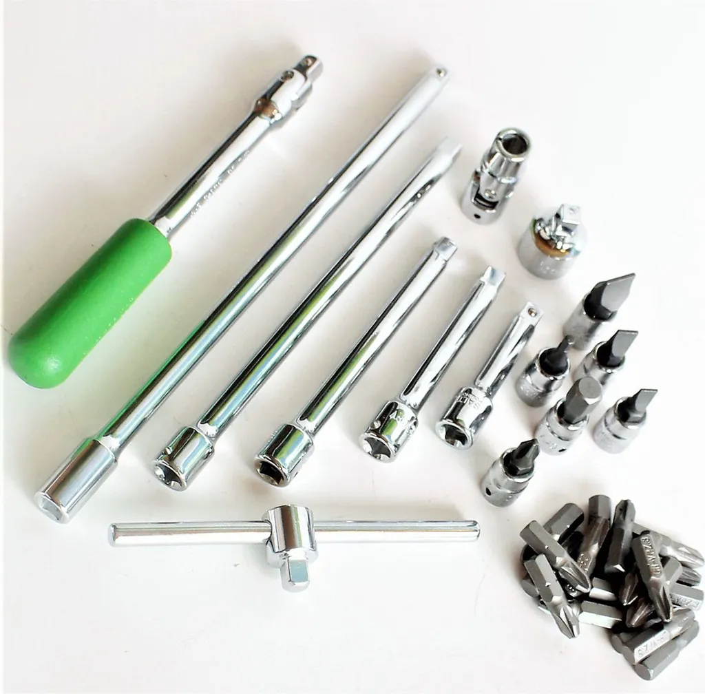 SALTUS Set d'entraînement 1/4" avec 16 pièces de douilles et cliquet