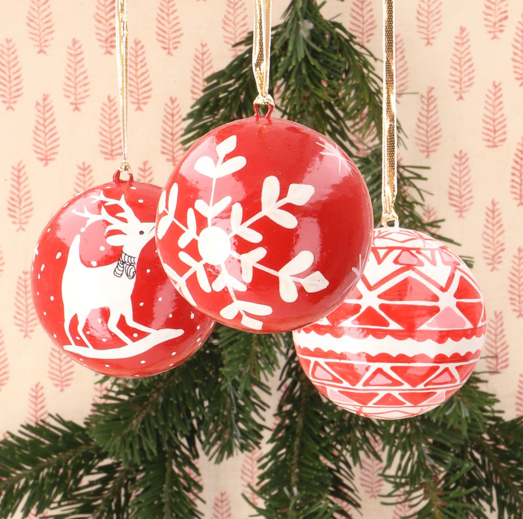 Upcycling Weihnachtskugel 3er Geschenk Set aus Pappmachee, Handbemalter Christbaumschmuck, Kaschmirkugeln 7 cm - Muster 1, Rot, Weihnachtsdeko