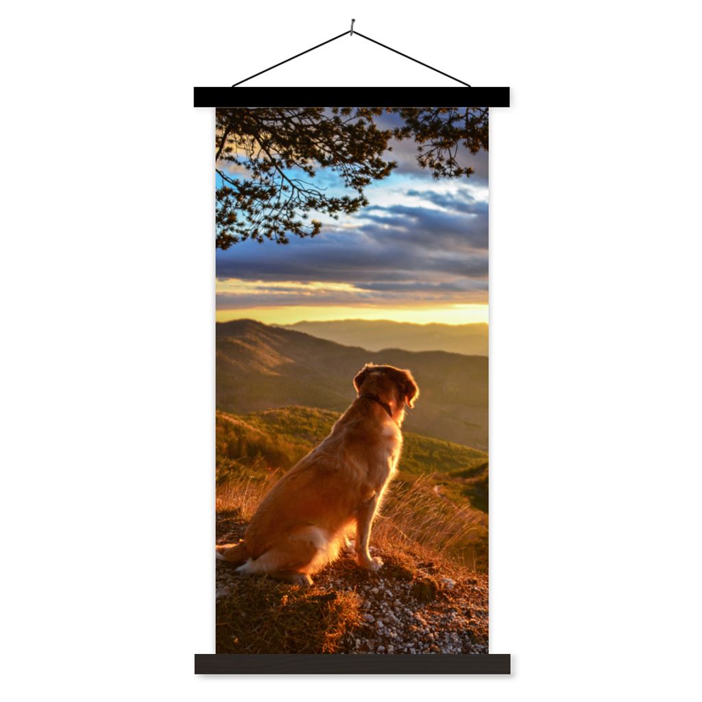 MuchoWow Textilposter Ein Golden Retriever beobachtet den Sonnenuntergang 90x180 cm mit schwarzem Rahmen - Dekoration Wohnzimmer