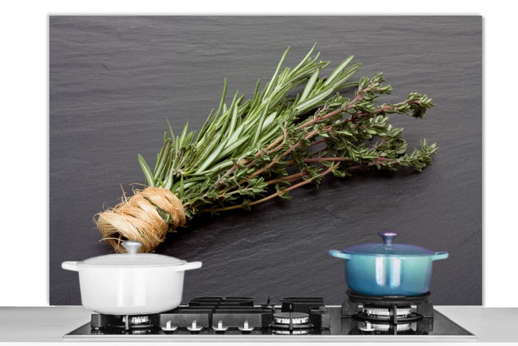 KitchenYeah Spritzschutz Küche - Küchenrückwand - Wandschutz für Herd und Spüle - Thymian - Kräuter - Grün - Tisch - Küche - Stein 120x8...