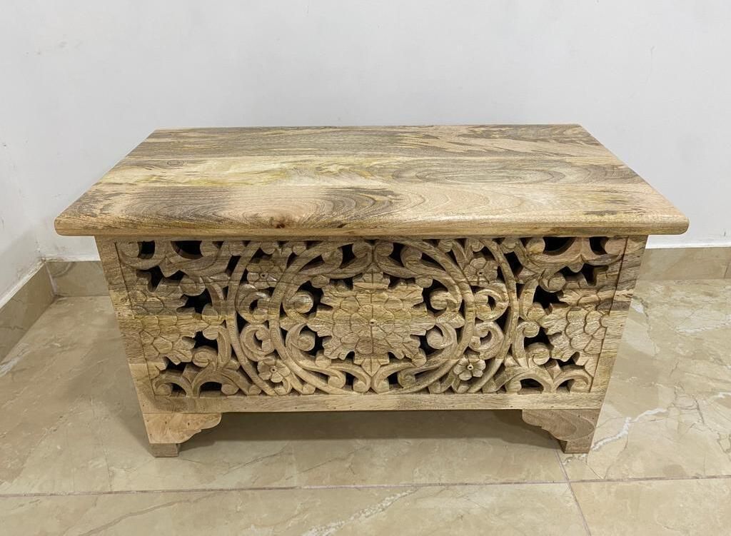 Shabby Chic Holztruhe Indische Truhe mit aufwendiger Blumen Schnitzerei natur 80 cm