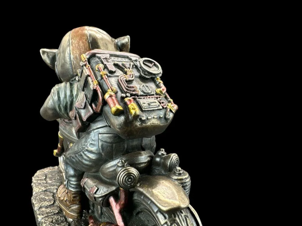 Figurine Moto Steampunk en Résine - Cochon Biker aux Détails Mécaniques - 8