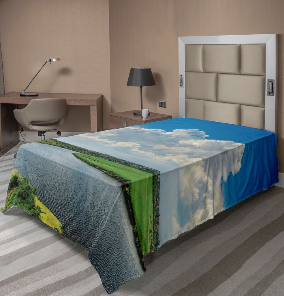 ABAKUHAUS Natur Bettlaken, Wolken Über Fluss Landschaft Mit Lustigem Wiesen Gras Klarer Himmel Tageszeit, weiches bequemes oberes Bettlaken für e...
