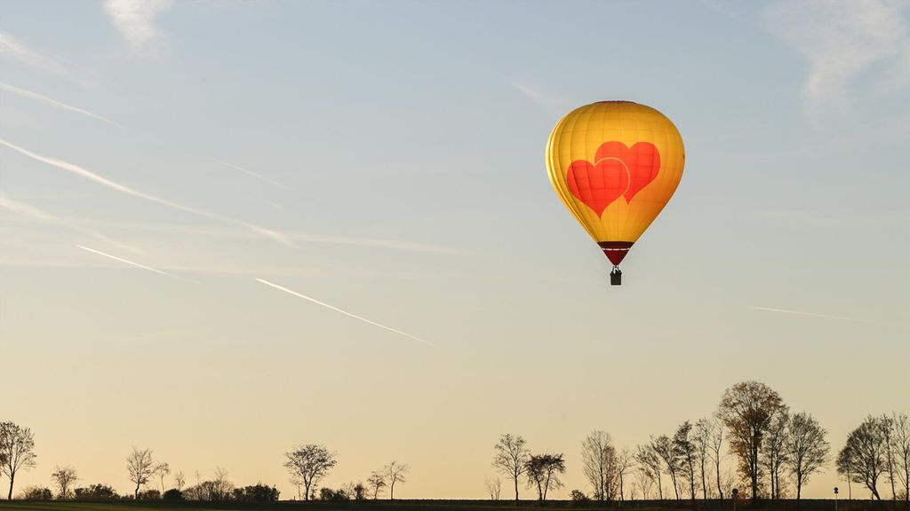 Jochen Schweizer Ballonfahren Bad Rodach; Erlebnis verschenken oder selbst erleben; Gutschein gültig für 1 Person Gruppengröße: 3-10 Personen