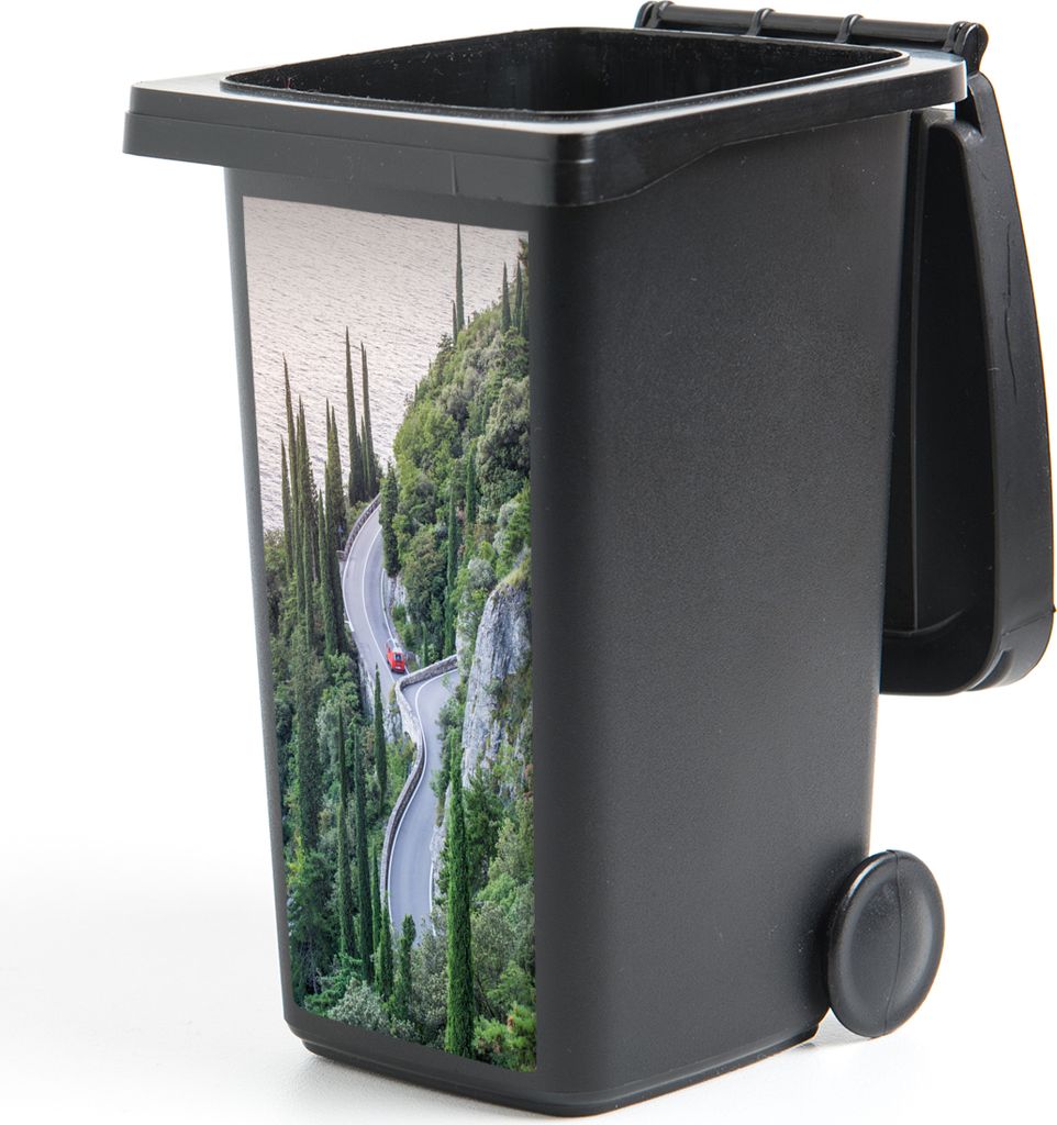 MuchoWow Mülltonnenaufkleber Gardasee - Straße - Berge 38x80 cm - Behälteraufkleber - Mülleimer-Aufkleber - Container-Aufkleber