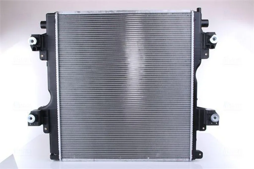 Radiateur Moteur Nissens 606070 : Évitez la Surchauffe du Land Cruiser