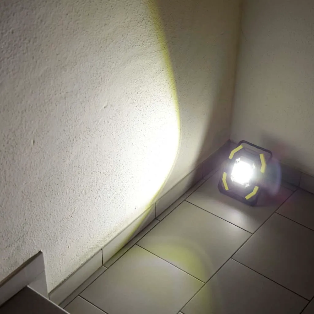 Lampe de travail LED 30W sans fil Kerbl WorkFire Pro avec batterie