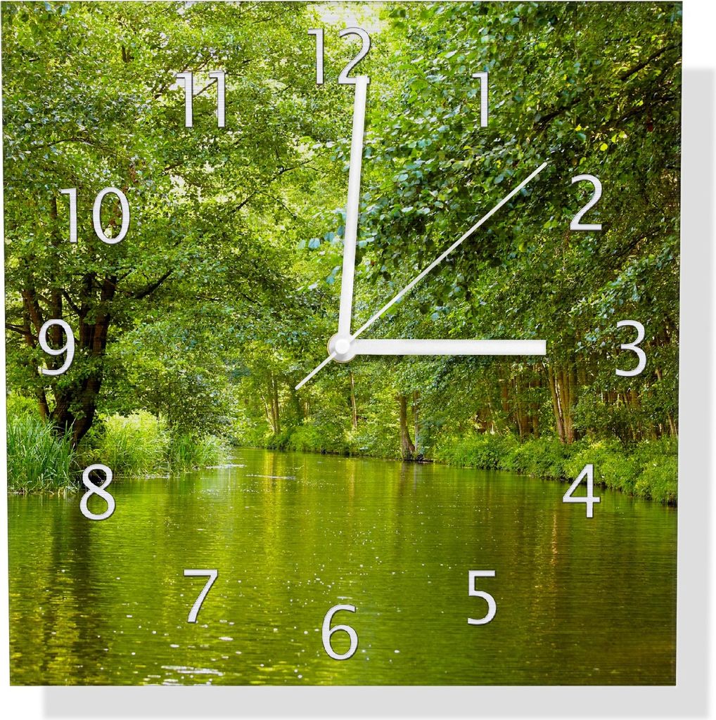 Wallario Design Wanduhr Spreewald in Brandenburg grüne Wälder und Spiegelungen im Wasser aus Aluverbund, Größe 30 x 30 cm
