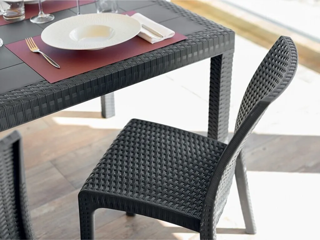 Chaise Virginia Bica en rotin empilable pour terrasse jardin et bar
