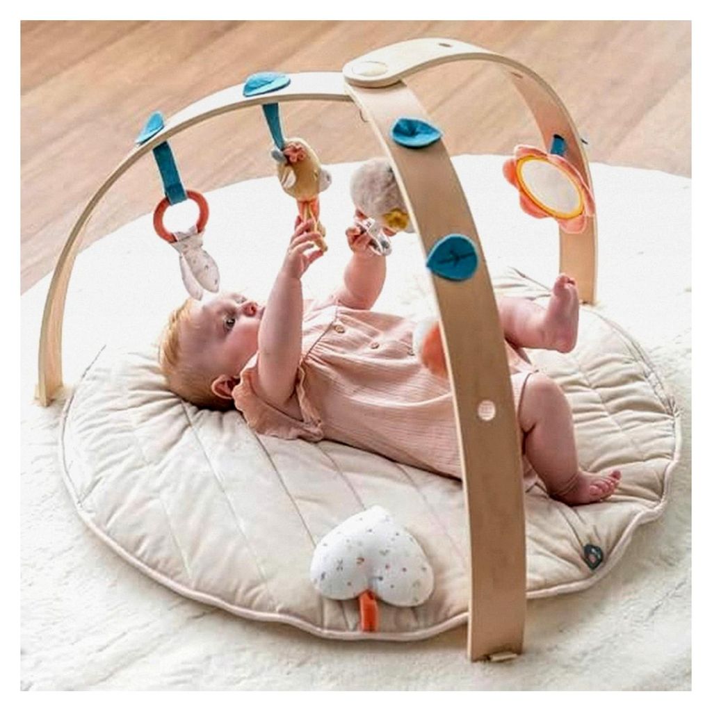 Krabbeldecke mit Holzspielbogen und verschiedenen Aktivitäten, Igel Zoë und Kuh Mila, Aus Baumwolle und Polyester, Ca. 80 cm, Beige