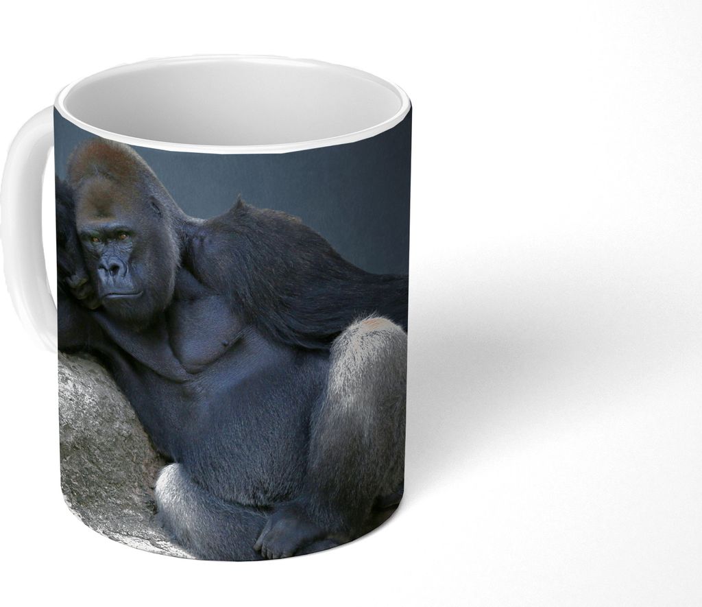 MuchoWow Tasse Kaffeetasse Kaffeebecher 350 ml Gorilla entspannt auf einem Felsen Teetasse - Fototasse - Becher - Keramikbecher - Teebecher - Kaf...