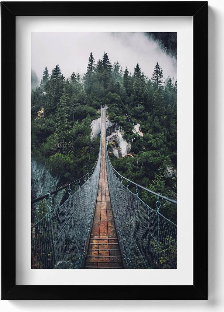 Hängebrücke über den Wald– Wandbild mit Rahmen – Gerahmtes Bild – Wanddekoration – 20x30 cm – Schwarz