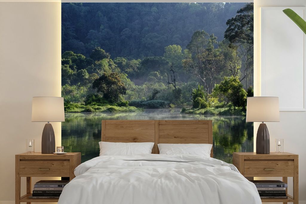 MuchoWow Fototapete für Wohnzimmer oder Schlafzimmer Wandtapete Vinyl Motivtapete Erstaunliche Spiegelung eines tropischen Regenwaldes in einem ...