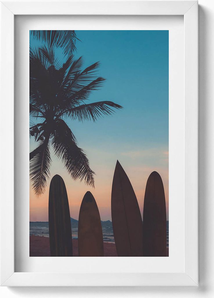 Surfen an einem tropischen Strand– Wandbild mit Rahmen – Gerahmtes Bild – Wanddekoration – 20x30 cm – Weiß
