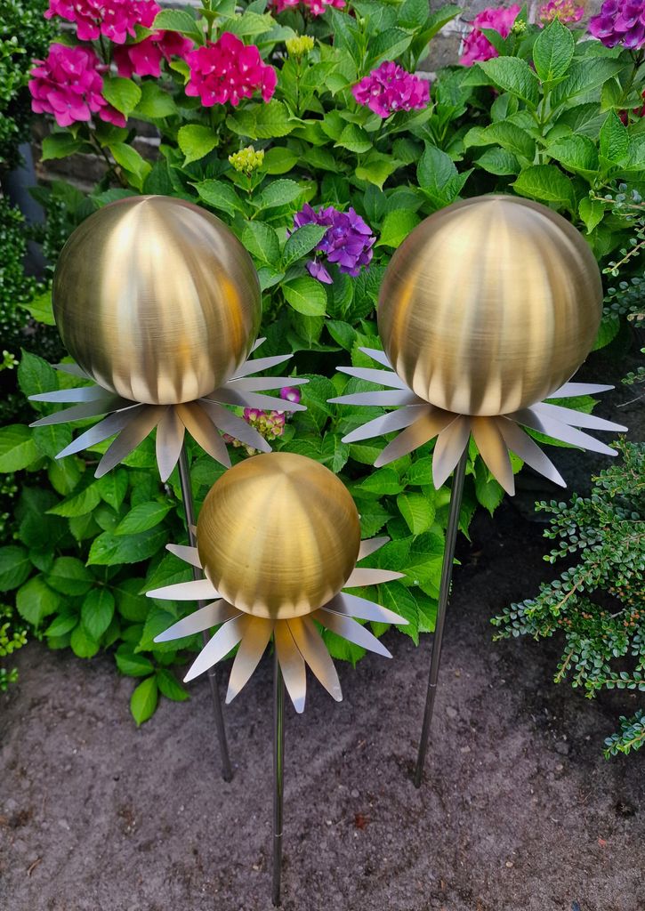 Blütenzauber Milano 3er Set Rosenkugel 15/15/10 cm Edelstahl gold matt gebürstet Gartenstecker Deko mit Stab 80 cm