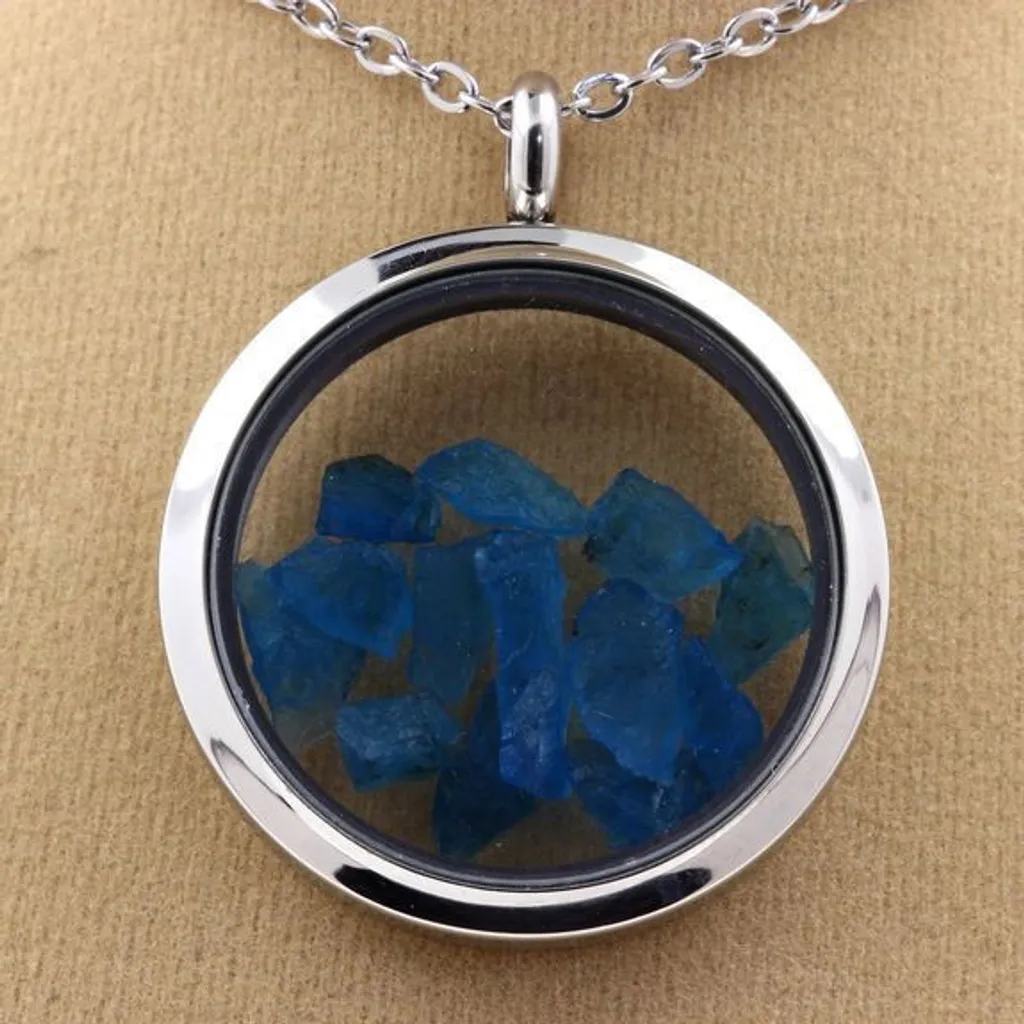 Collier apatite bleu néon : un bijou unique contre la monotonie du look
