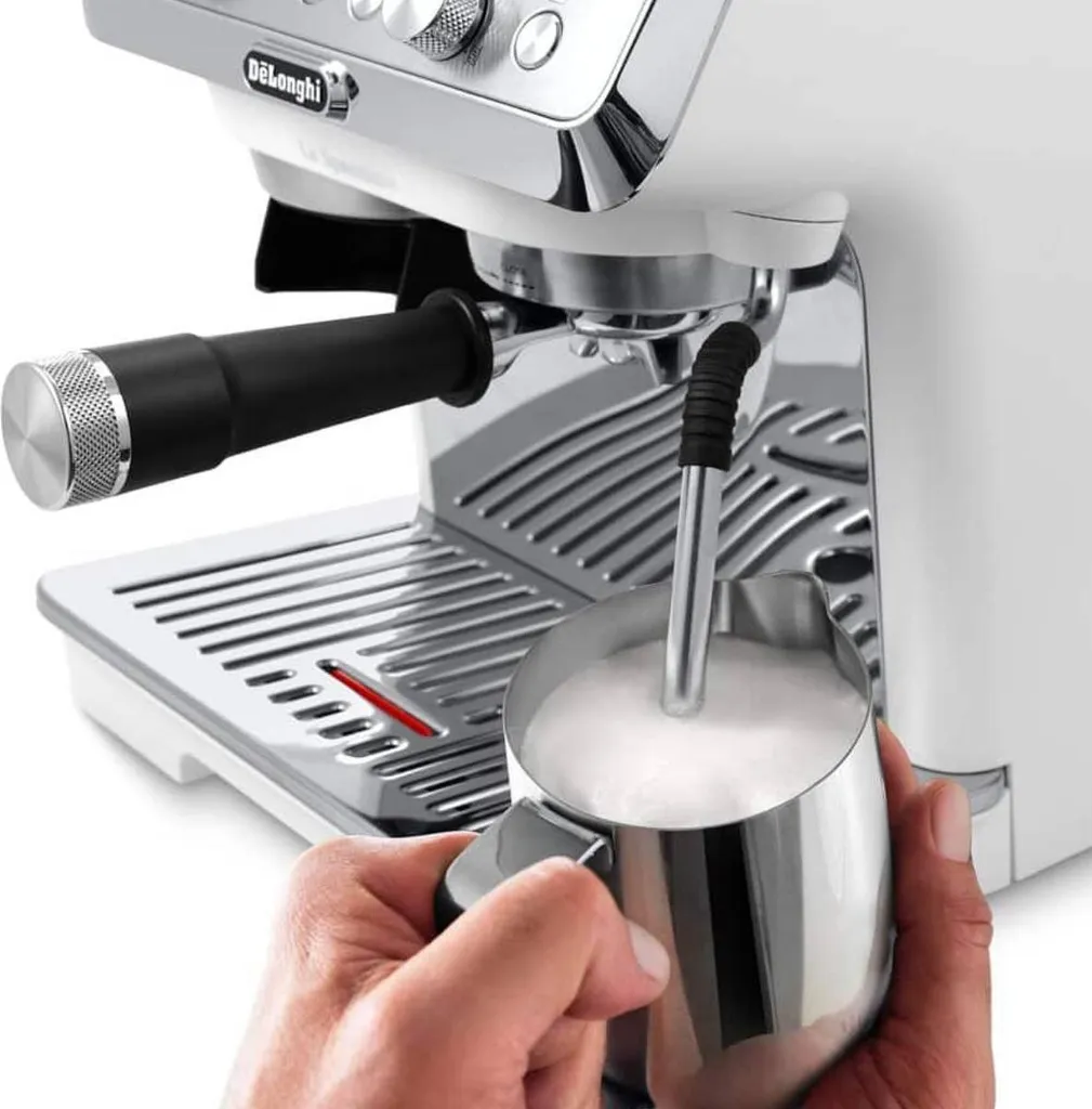 Machine espresso DeLonghi EC9155.W : un café professionnel sans effort - 16