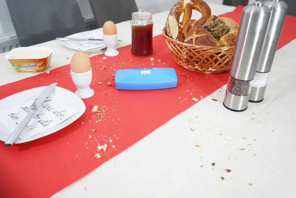 Nettoyage rapide de table et banquettes brosse Crumpy bleue polyvalente - 2